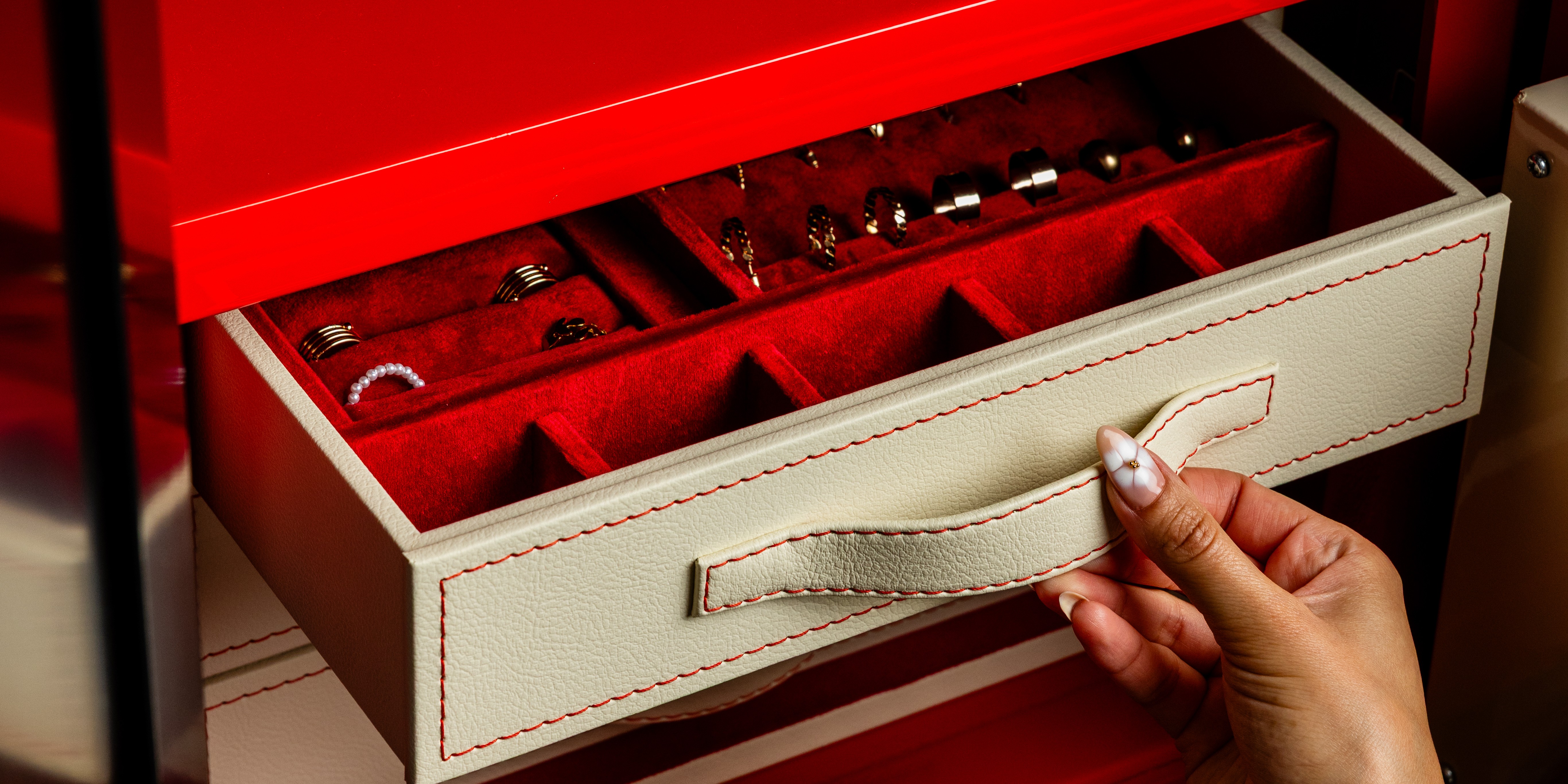 Luxuria Wardrobe Friendly Safe — Hero